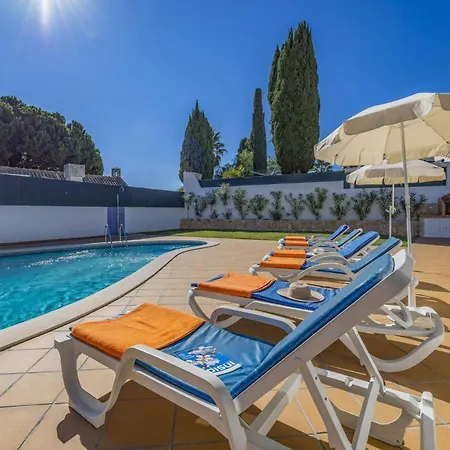 Buganvillea By * 阿尔布费拉